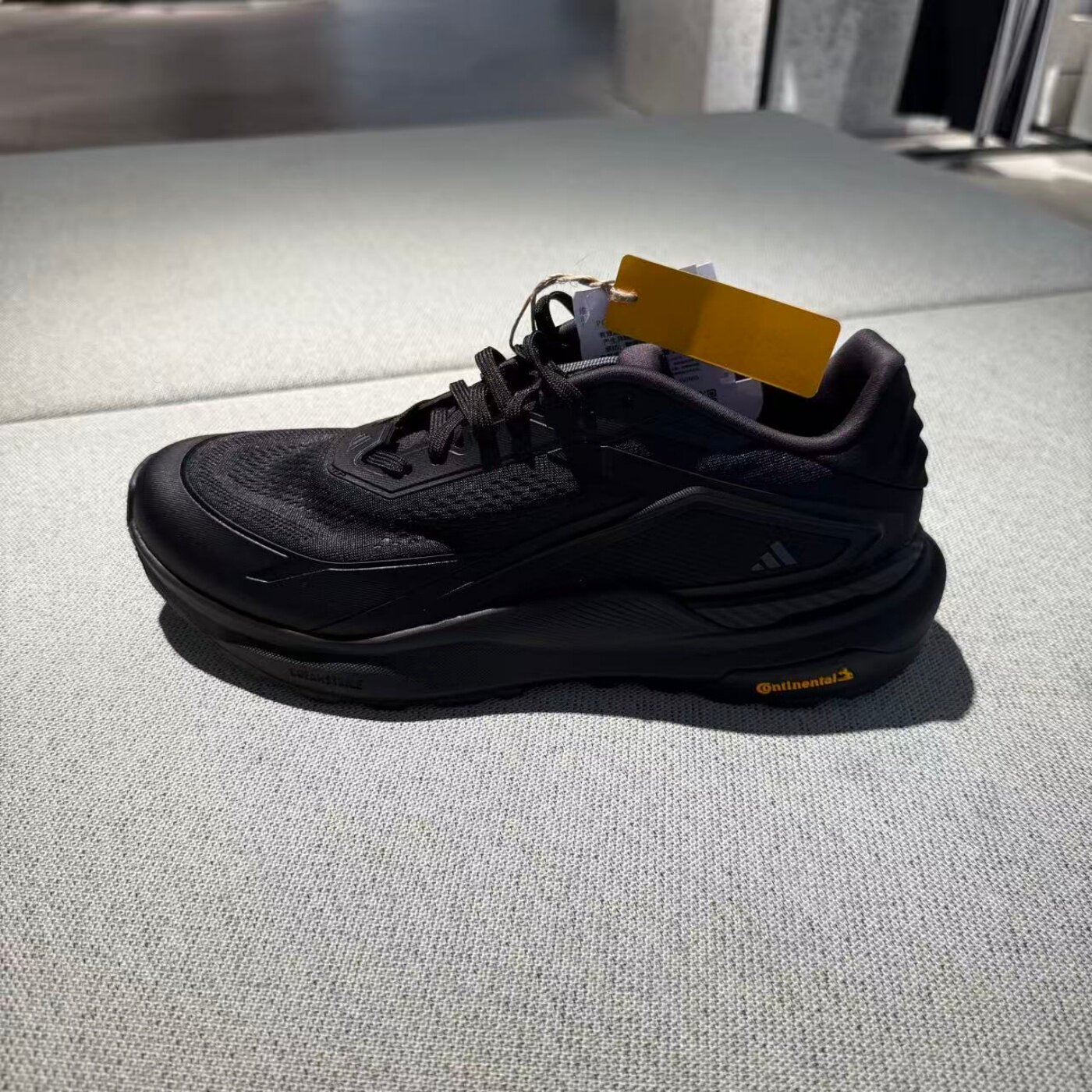 Adidas阿迪达斯2026秋季轻云系列透气舒适耐磨缓震男跑步鞋KZ7068