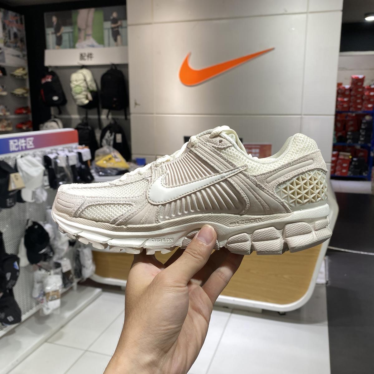 正品Nike/耐克Zoom Vomero 5 男子网面运动休闲跑步鞋HF1553-100