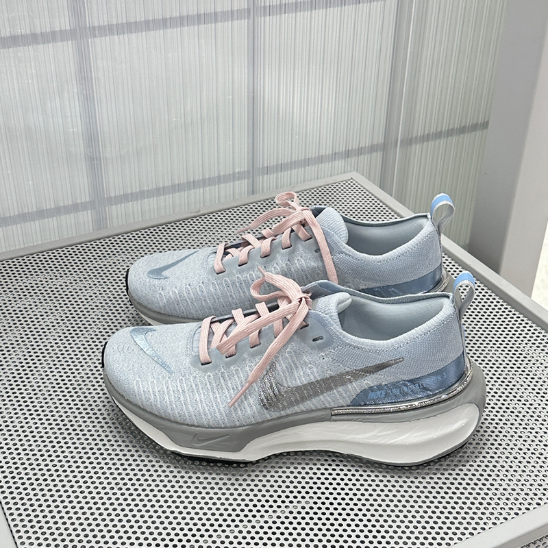 Nike耐克女25新款休闲INVINCIBLE 3网面运动训练跑步鞋DR2660