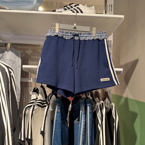 Adidas阿迪达斯三叶草女子夏季新款休闲格纹拼接运动短裤 KU9394