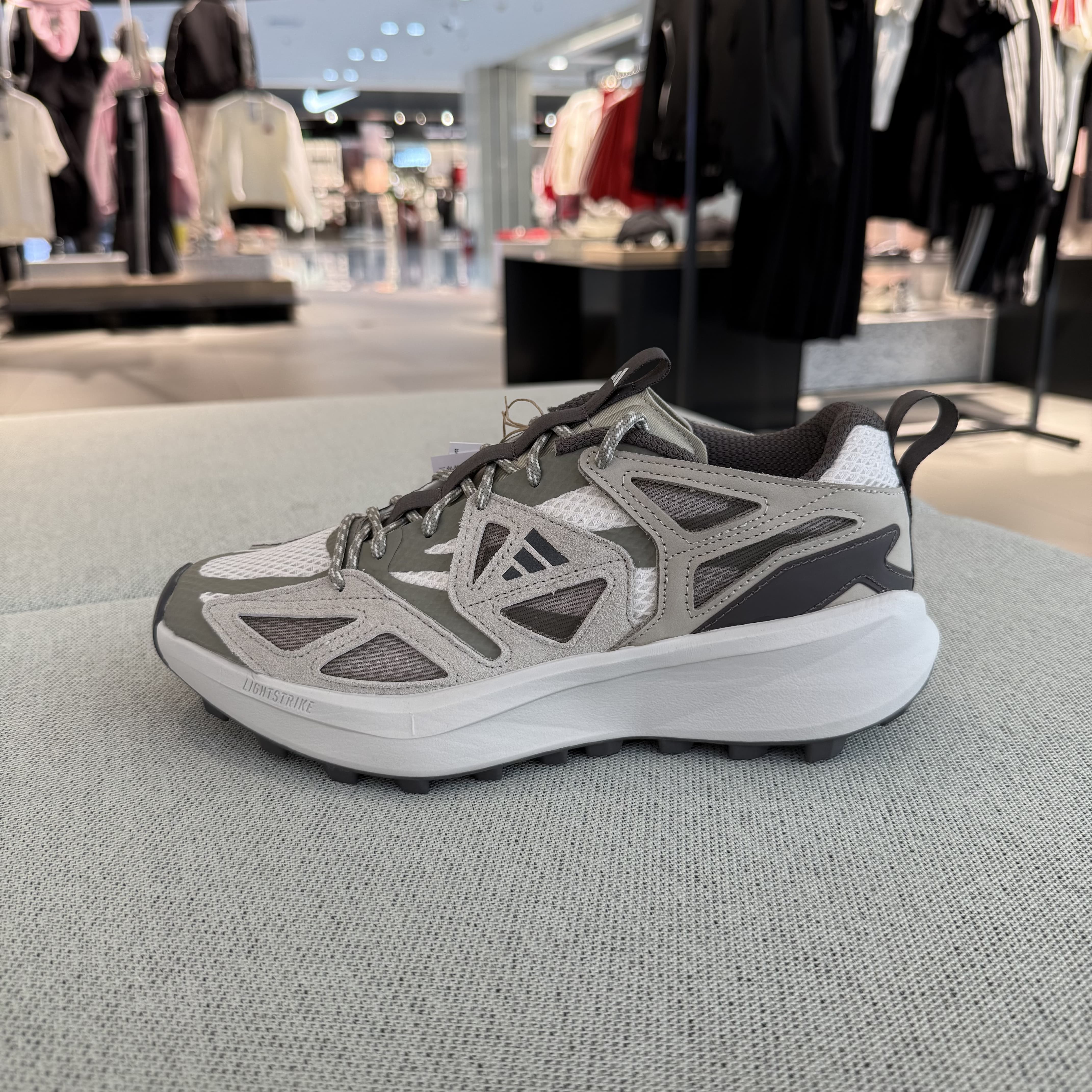 Adidas阿迪达斯25春新款男子复古百搭运动休闲透气跑步鞋JI4817