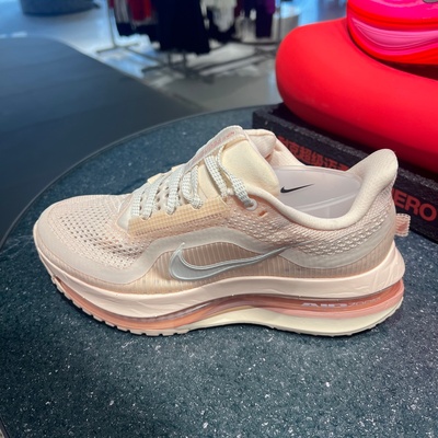 Nike耐克女子PEGASUS PREMIUM飞马缓震运动训练跑步鞋 HQ2593-801