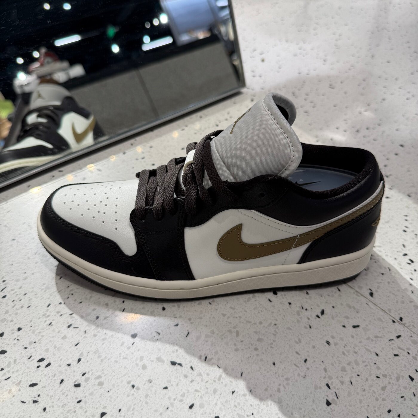 NIKE耐克AJ1女子休闲板鞋Jordan刺绣25秋冬新款运动鞋DC0774-200
