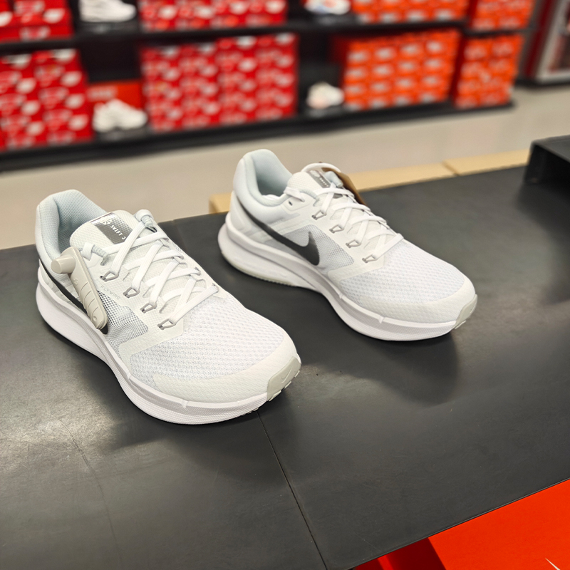 正品Nike/耐克女子透气网面耐磨缓震休闲运动跑步鞋 DR2698-101