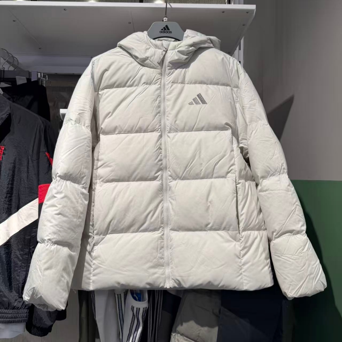 Adidas阿迪达斯男子保暖羽绒服冬户外运动防风连帽鸭绒外套KC2477