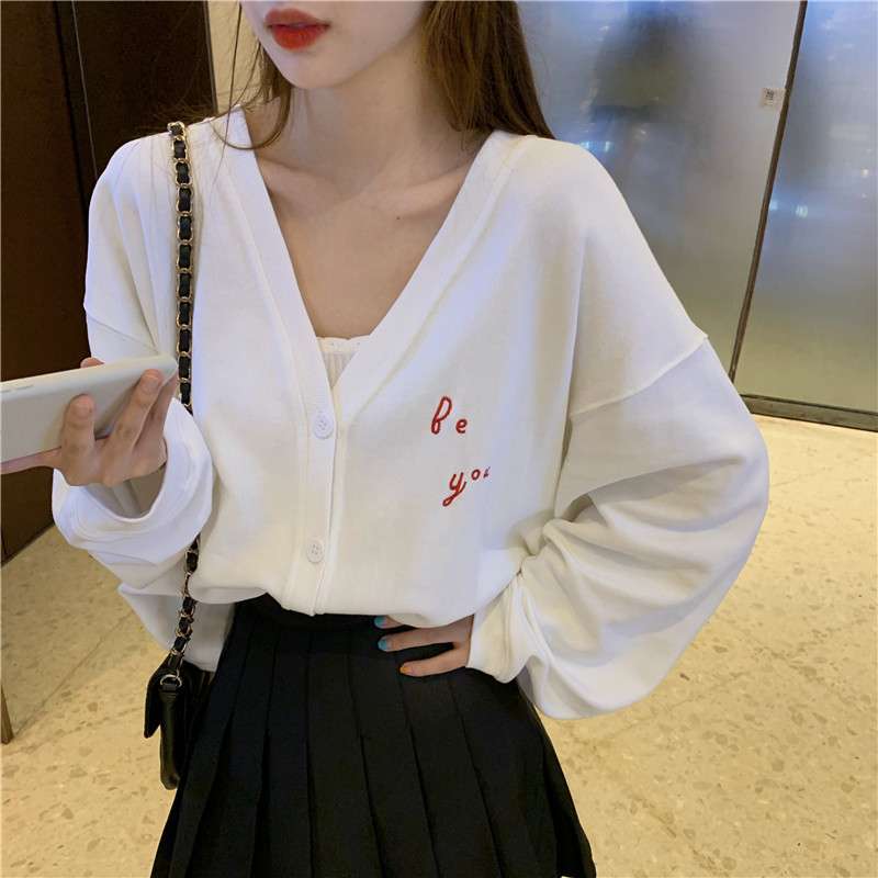 The real price does not reduce loose long sleeve lazy style single breasted short letter sweater for women