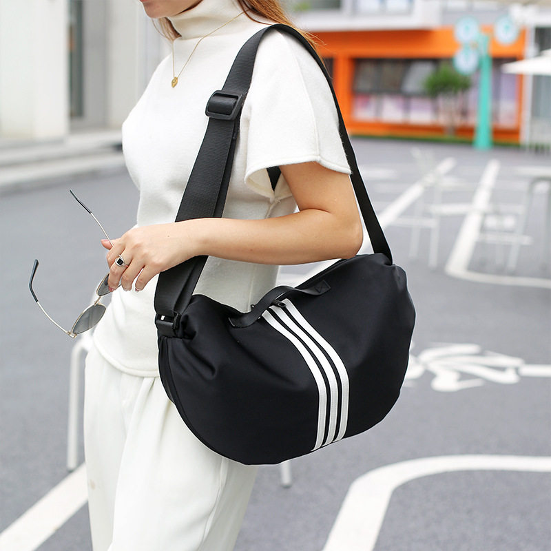 新款牛津布时尚撞色斜挎包百搭大容量轻便防水运动健身包宽肩带潮,箱包皮具/热销女包/男包,通用款女包,淘宝优惠券,粉丝福利购,淘宝优惠卷