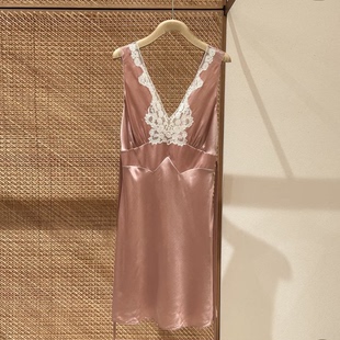 【生产】花三三同款性感短裙2026早春款法式蕾丝V领无袖连衣裙女