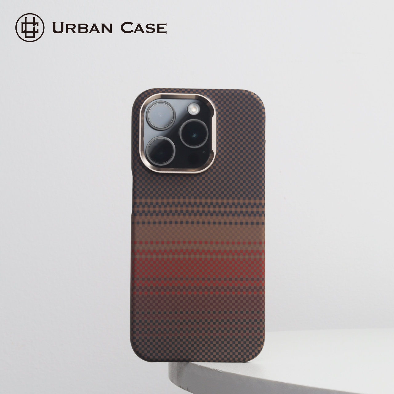 Urban Case余晖暮色碳纤维纹PC半包散热水贴磁吸适用于iPhone16promax手机壳苹果15pro保护套轻薄简约