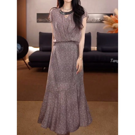 时尚轻奢高级感优雅连衣裙女2026夏季新款气质减龄显瘦百搭A字裙