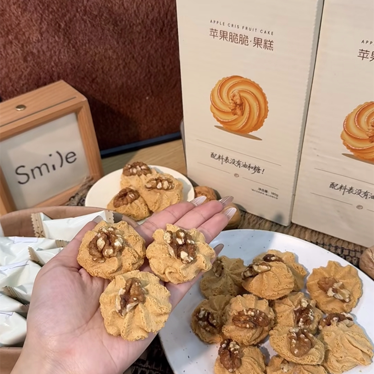 邻小言苹果脆脆饼干不加一滴油和糖做的点心核桃果糕儿童健康零食