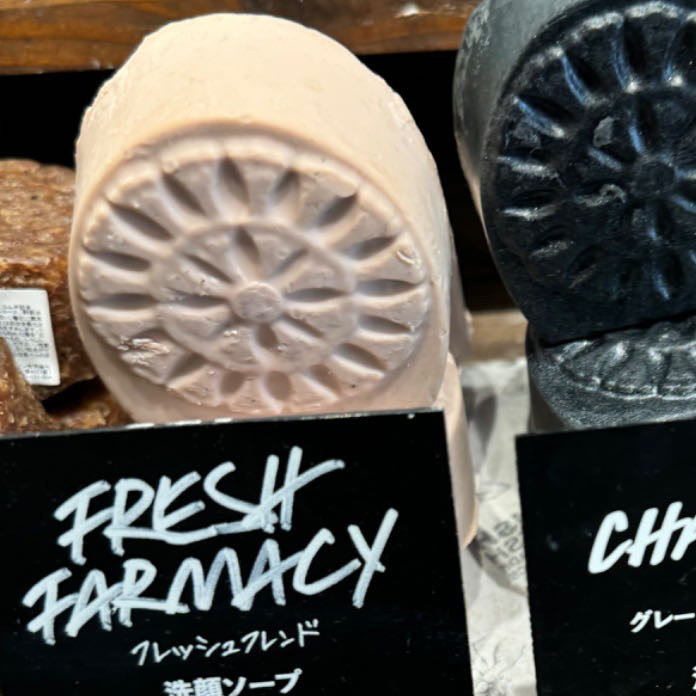 Lush 清新洁面皂超快感 FreshFarmacy洋甘菊清新舒缓 干性敏感肌