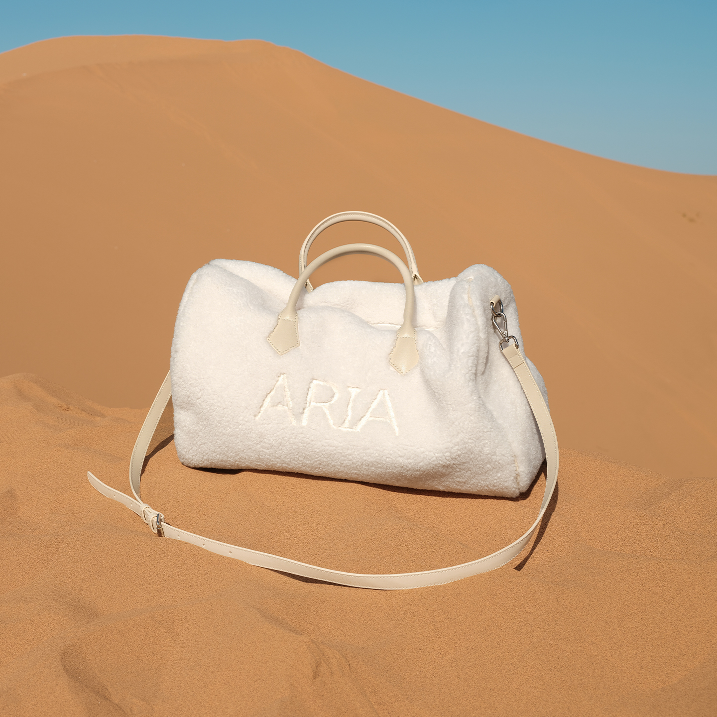 Aria Leisure运动健身瑜伽包大容量旅行收纳包白色毛绒女士手提包