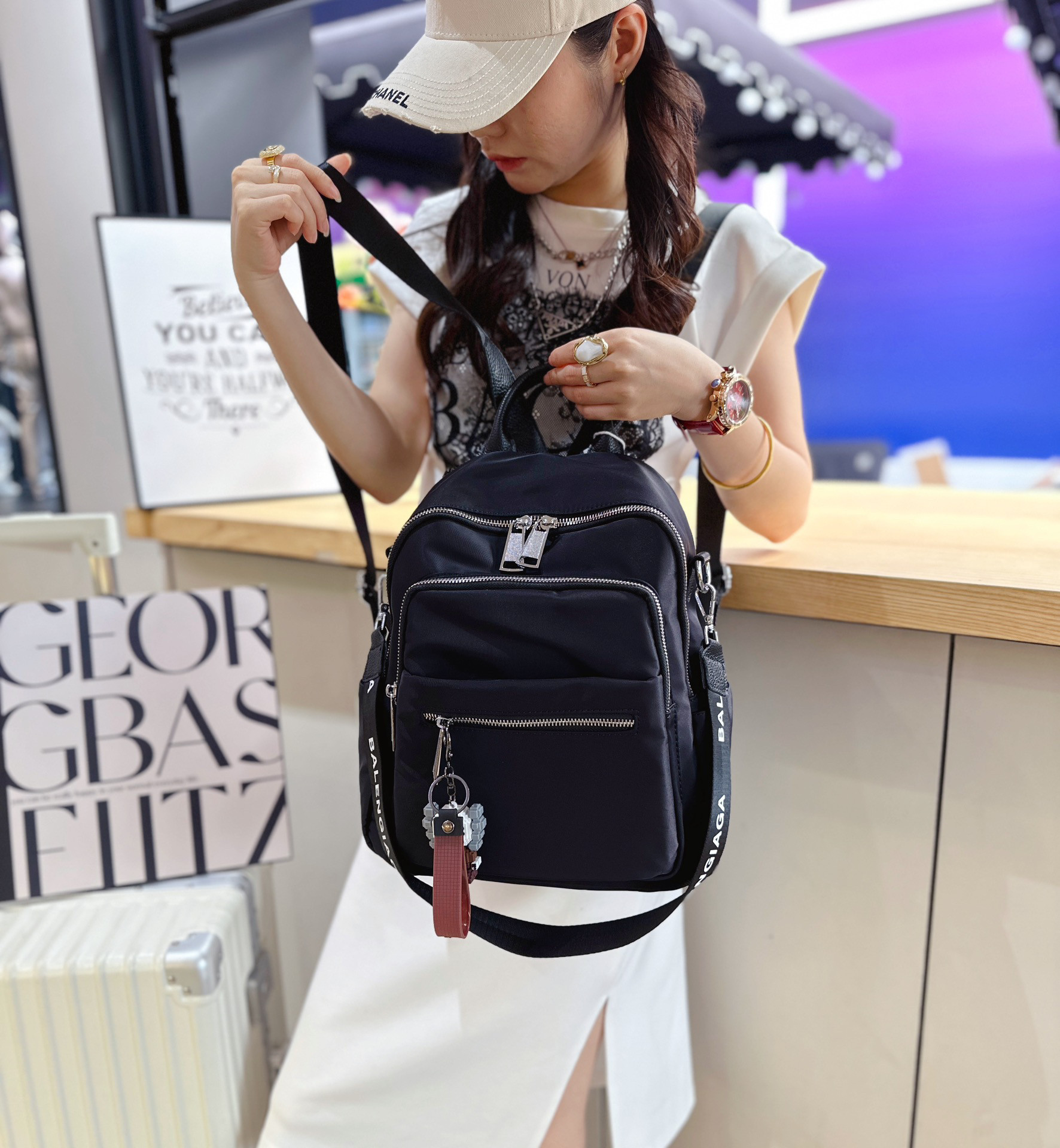 新品时尚休闲旅行双肩包金尼路黑色牛津纺背包女两用包学生背包