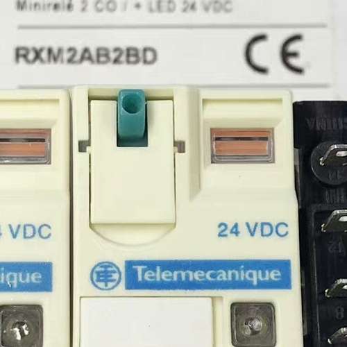 RXM2AB2BD 24VDC 中间继电器  RXM4