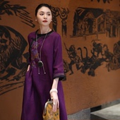 羊在在 民族风刺绣连衣裙秋冬民族风盘扣裙LYQ25GY210 明月相思