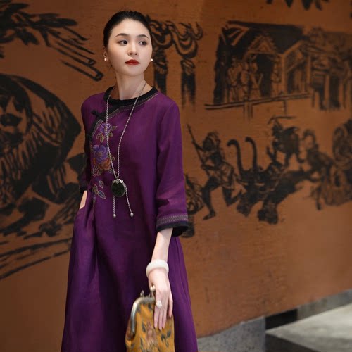 羊在在【明月相思】民族风刺绣连衣裙秋冬民族风盘扣裙LYQ25GY210