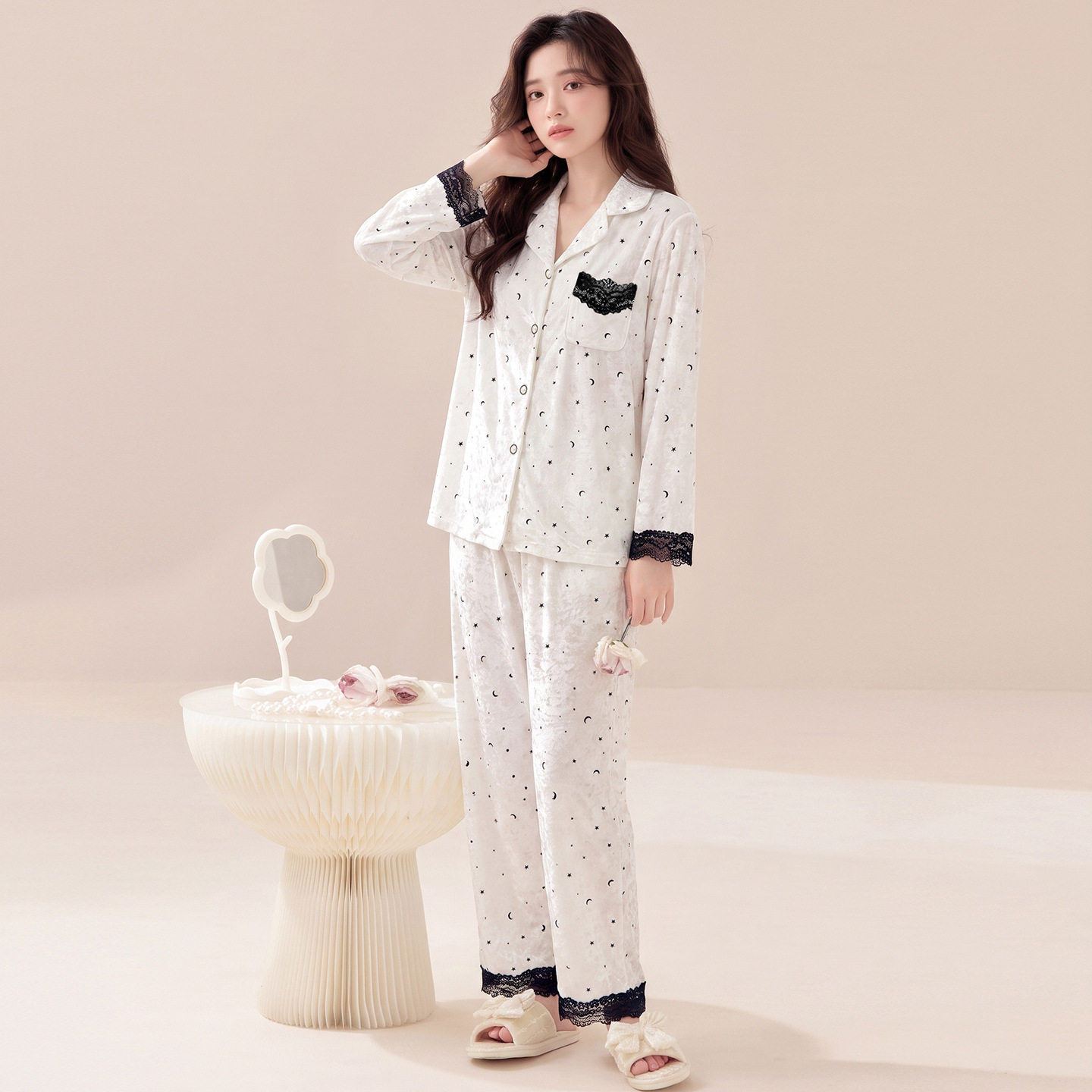 韩系高级感金丝绒家居服女翻领蕾丝拼接保暖金钻绒睡衣套装可外穿