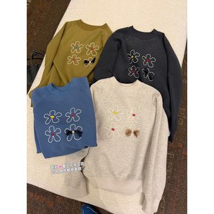 一善服饰韩剧女主松弛感日常百搭撞色线迹花朵宽松圆领卫衣532228