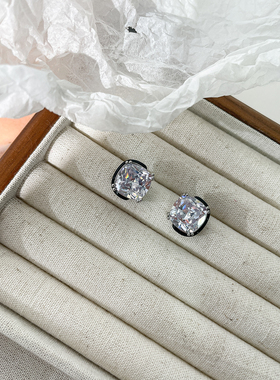 LJW 施家水晶时髦简约单颗大钻耳钉黑色边边通勤爆闪皓石耳环耳饰