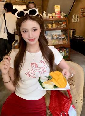 白色正肩圆领短袖T恤女夏季新款卡通小马印花设计辣妹短款上衣女
