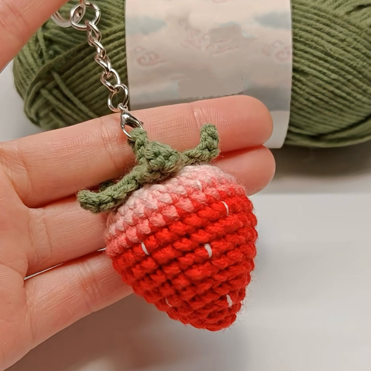 手工钩针diy编织渐变草莓挂件材料包钥匙扣包挂车挂装饰玩偶清新