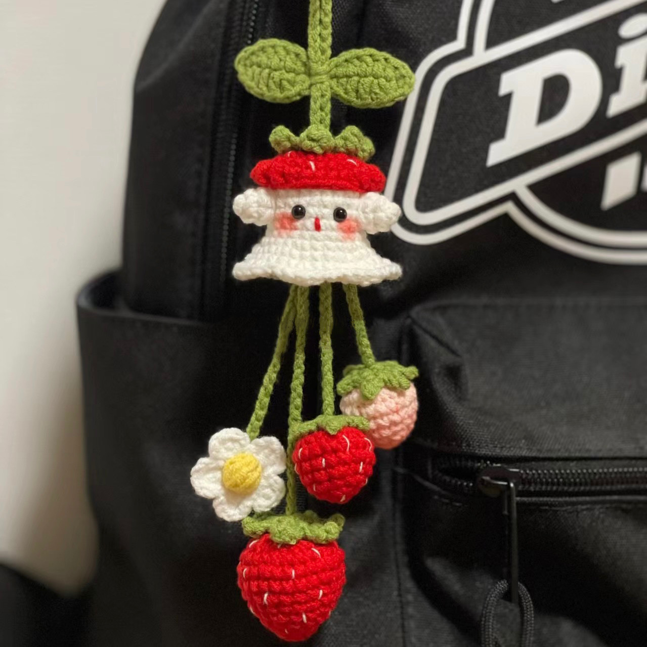 diy手工钩针毛线编织草莓串材料包钥匙扣挂件包挂送闺蜜生日礼物,服饰配件/皮带/帽子/围巾,DIY编织材料包,淘宝优惠券,粉丝福利购,淘宝优惠卷