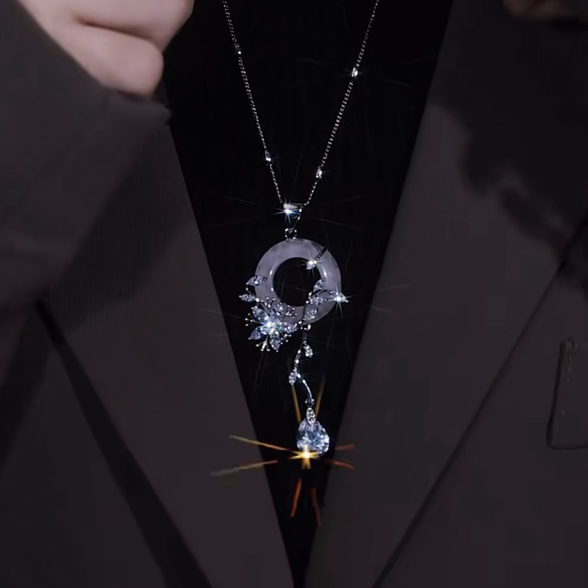 轻奢中国风复古圆形玉石吊坠花朵水滴毛衣链2025新款爆款项链长款