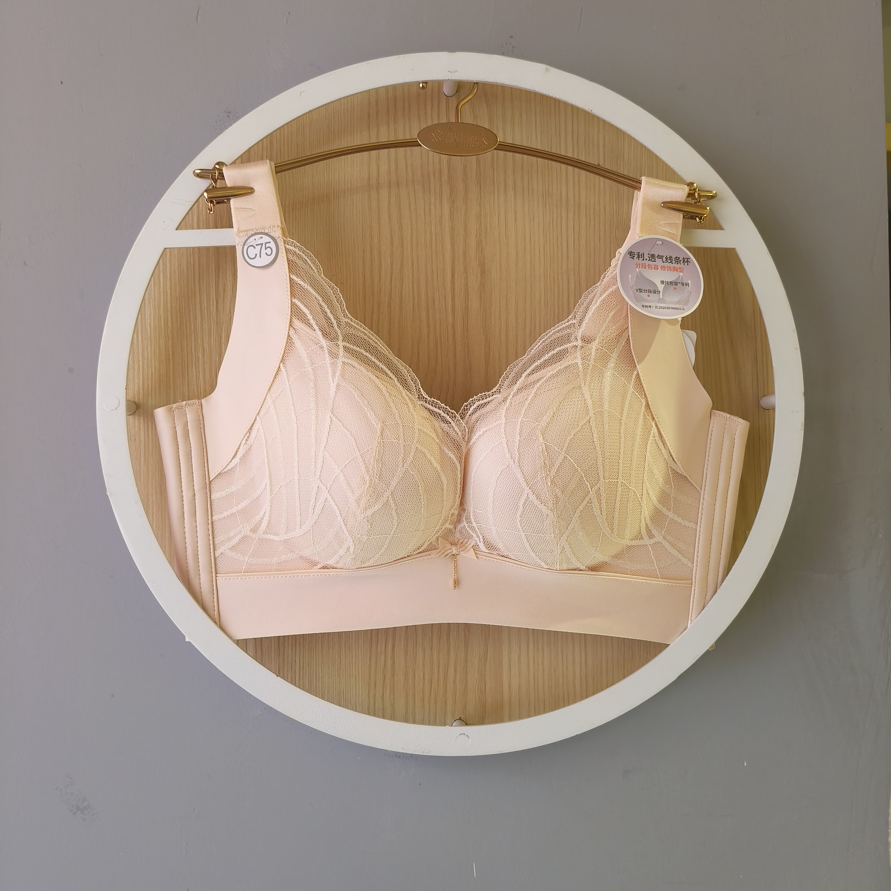 宽肩带文胸无钢圈收副乳透气聚拢