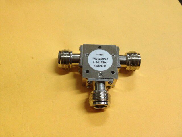 ZFSC-2-1-N母头 一分二功分器 频率2000-2500MHz NBC/SMA/N