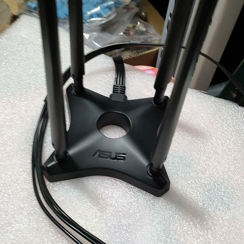 议价华硕台式机万兆WiFi天线，原装正品，功能完好。适合需要强劲