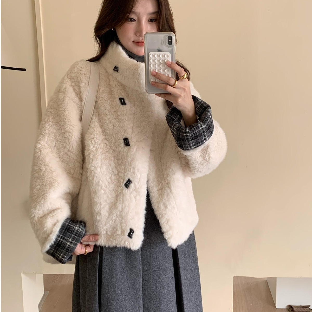 2025冬季新款韩系简约保暖立领毛茸茸仿皮毛一体短外套夹克配包包