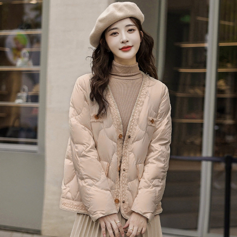 时尚气质显瘦轻薄风羽绒服超好看女冬季小个子轻薄保暖短款小香风