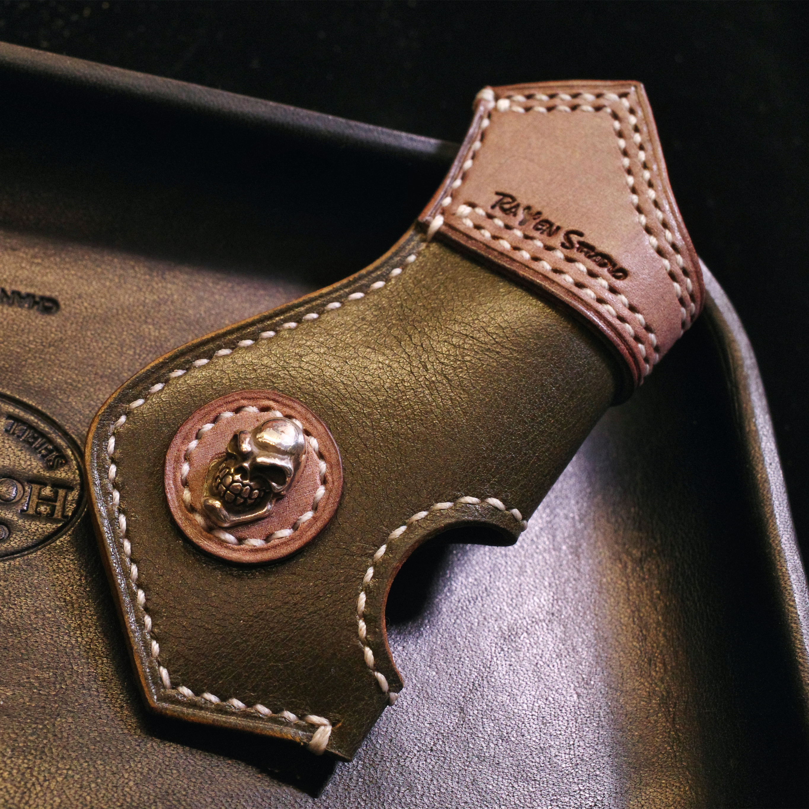 渡鴉手工縫制純銀配件火機保護套