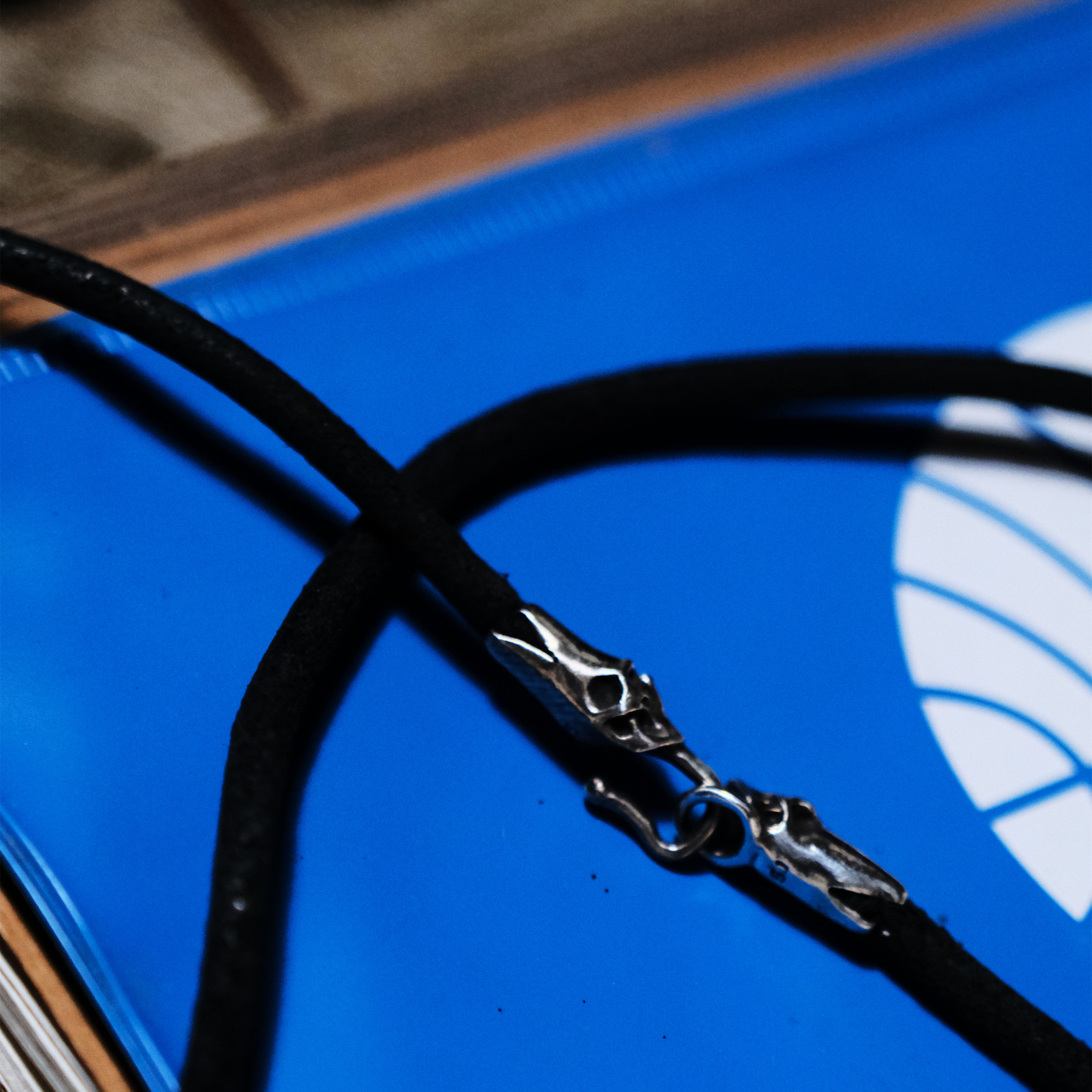 渡鸦原创地狱火纯银搭扣皮绳项链