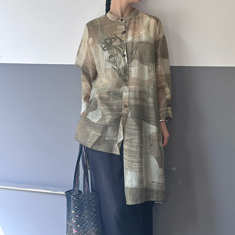 绣绣天宽松中袖抽象印花绣花衬衫