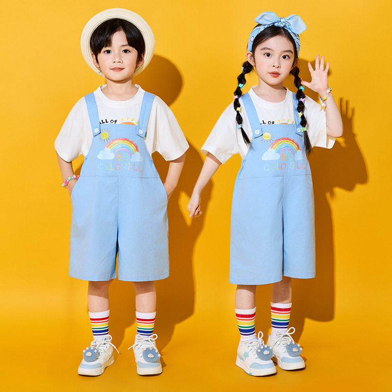 幼儿园表演服背带裤套装男生女孩夏短袖短裤两件套六一儿童演出服