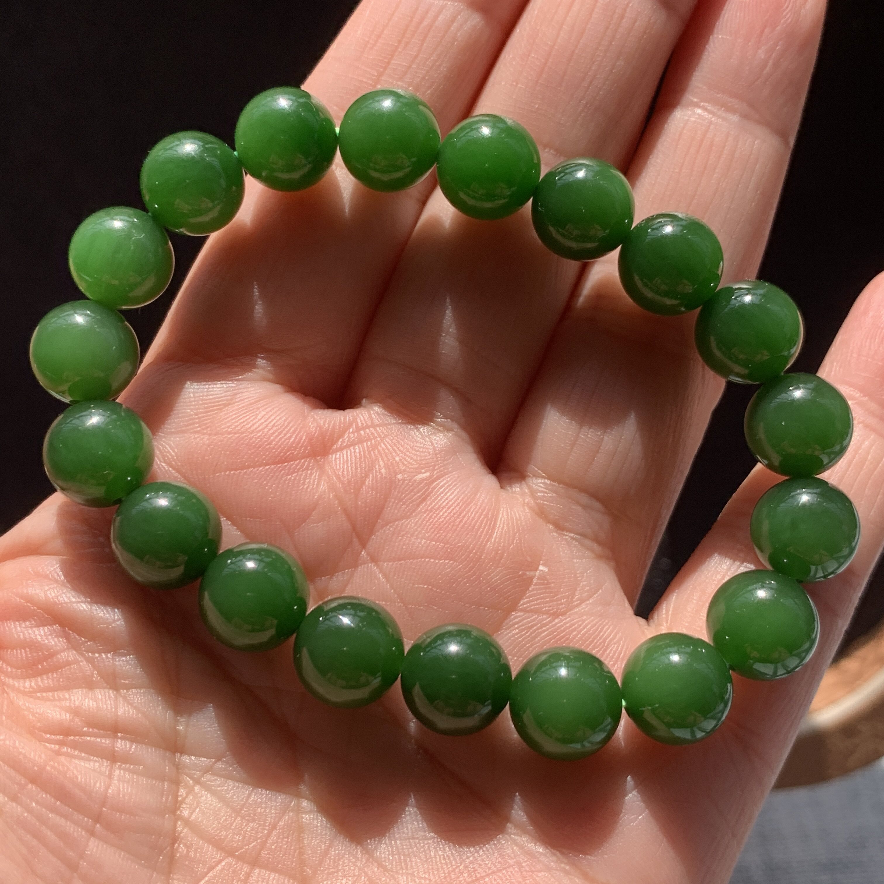 毕业级和田玉碧玉菠菜绿手链俄罗斯老料浓辣阳绿艳菠菜绿手串10mm