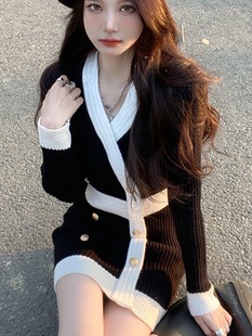 2026年秋季新款女小个子短款小香风显瘦V领包臀裙黑色针织连衣裙