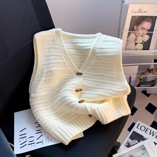 正品哥家新2025秋冬高级感木扣叠穿针织马甲女宽松显瘦毛衣背心