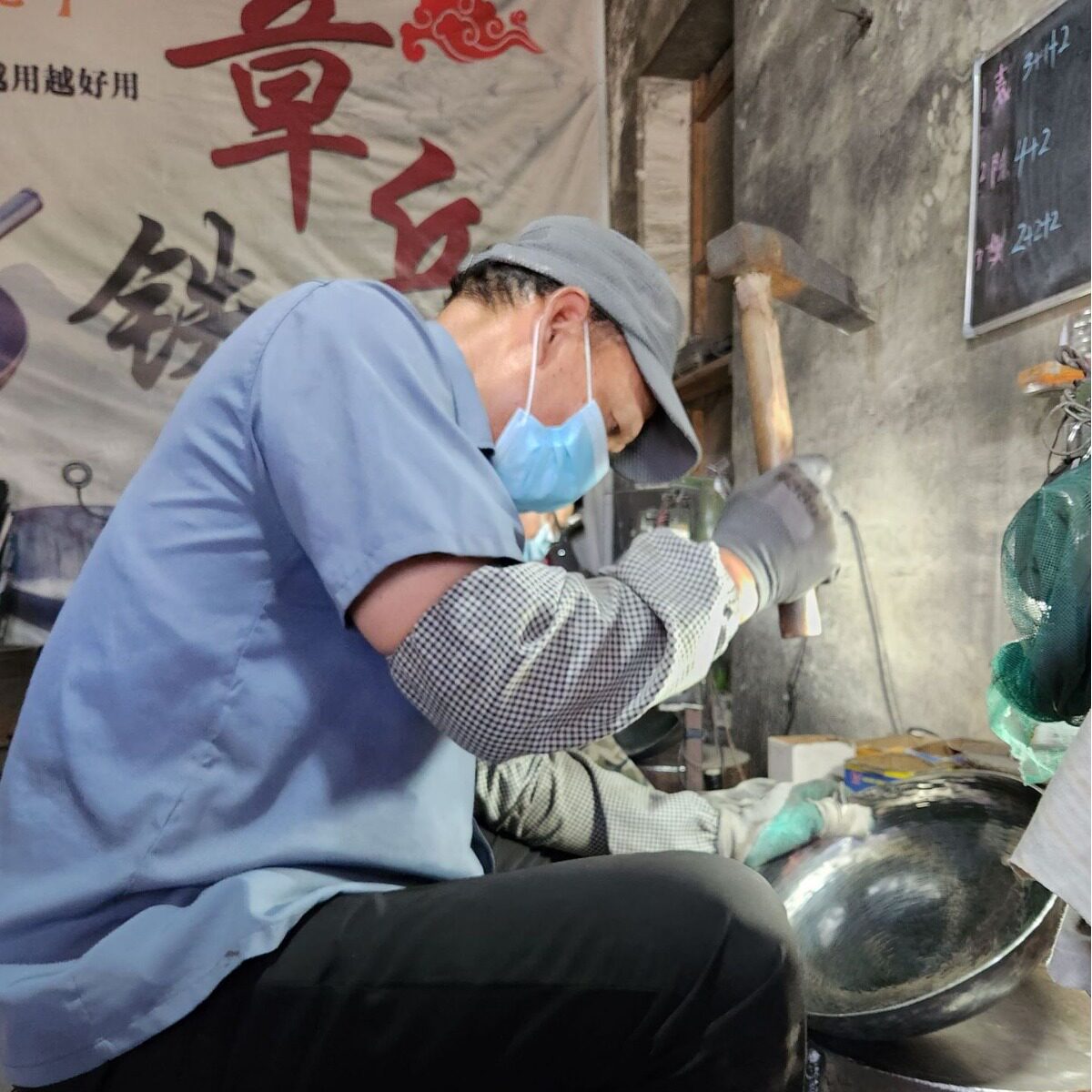 爆款正宗 章丘铁锅古法八万锤黑锅老式铁锅横纹炒锅 章丘手工铁锅图片
