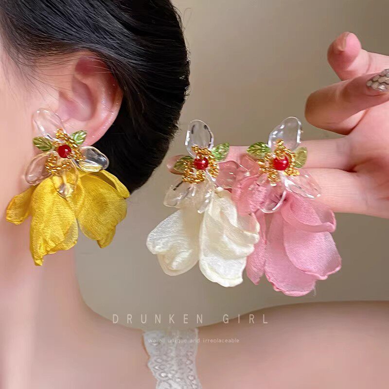 超仙氛围感白色花瓣流苏耳环女夸张度假风耳钉小众设计感耳饰批发