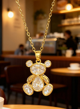 钛钢金色卡通立体小熊铜锆石吊坠项链可爱动物轻奢设计感锁骨链