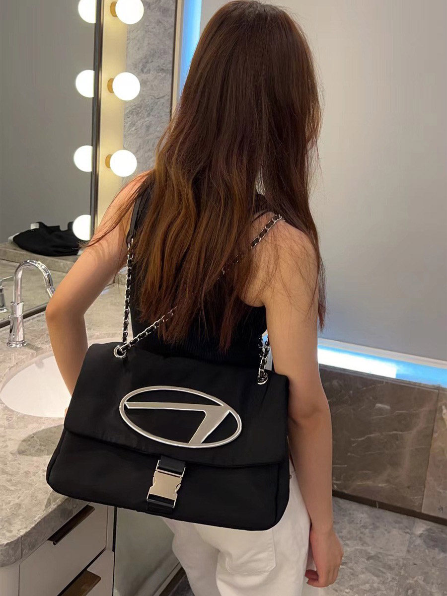 手提单肩斜挎包车缝线流浪包链条