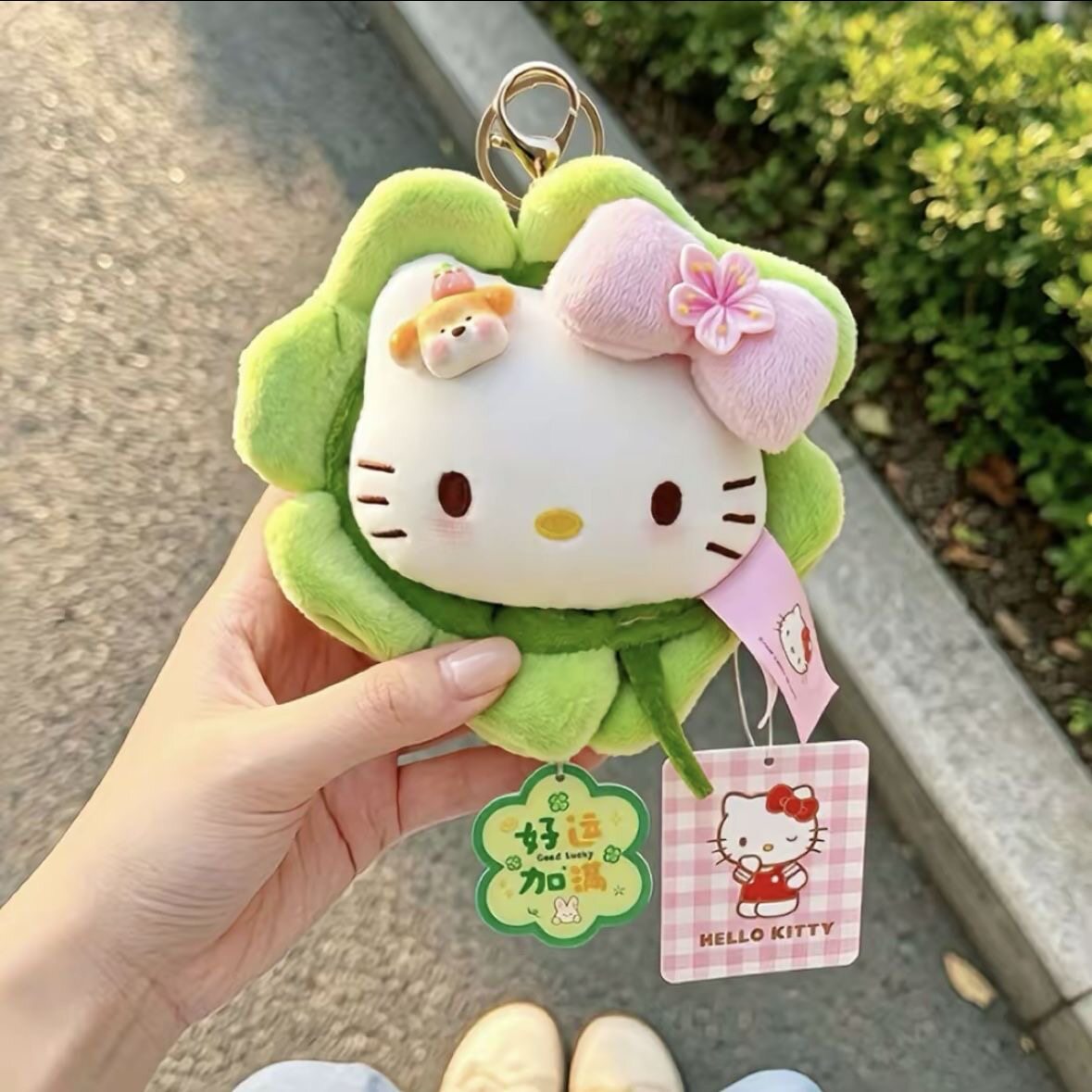 正版可爱四叶草kitty猫风铃车载挂件毛绒包挂氛围感女生新车礼物