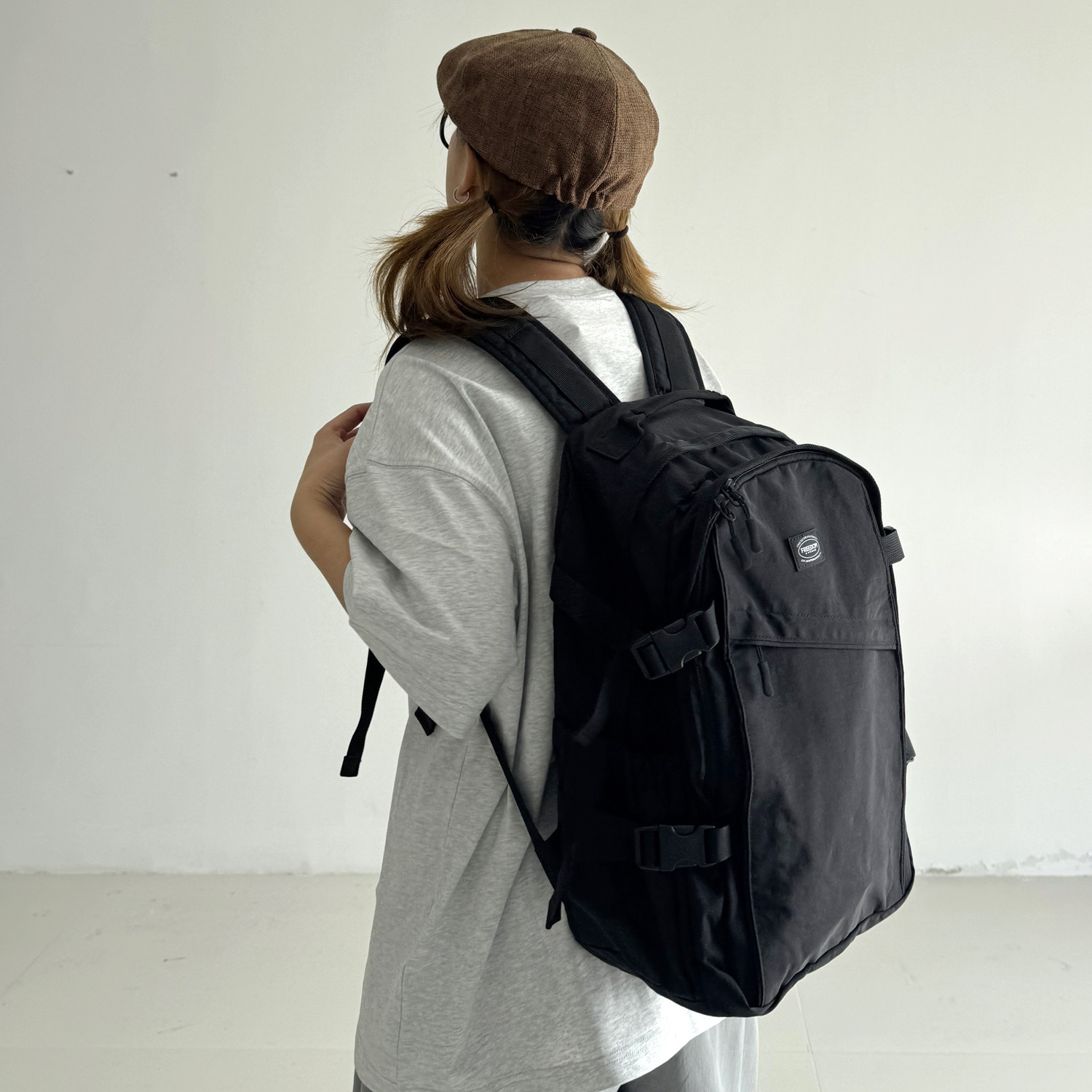 自由大道日系校园大容量旅行男双肩包大学生书包女高中生电脑背包 - 实物图