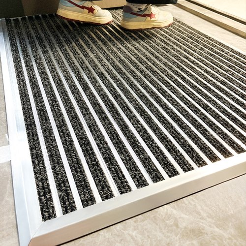 黑色铝合金入户门高级地毯除尘