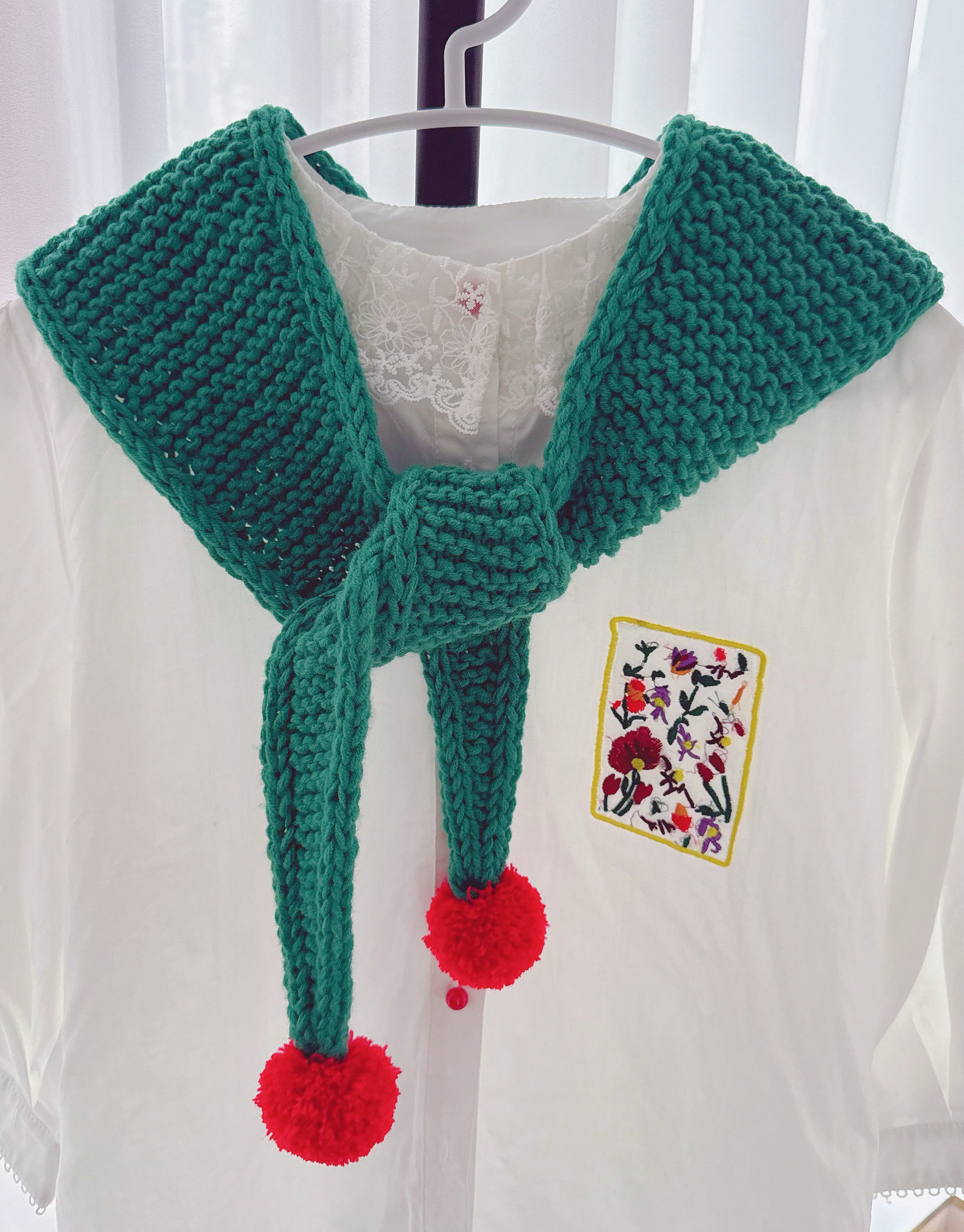 纯手工绿色彩虹色编织红色毛球球三角围巾圣诞新年配色披肩成品