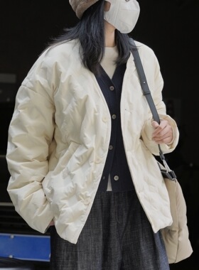 韩版轻薄羽绒外套冬季休闲无领V领压花宽松廊形菱格纹鸭绒羽绒服