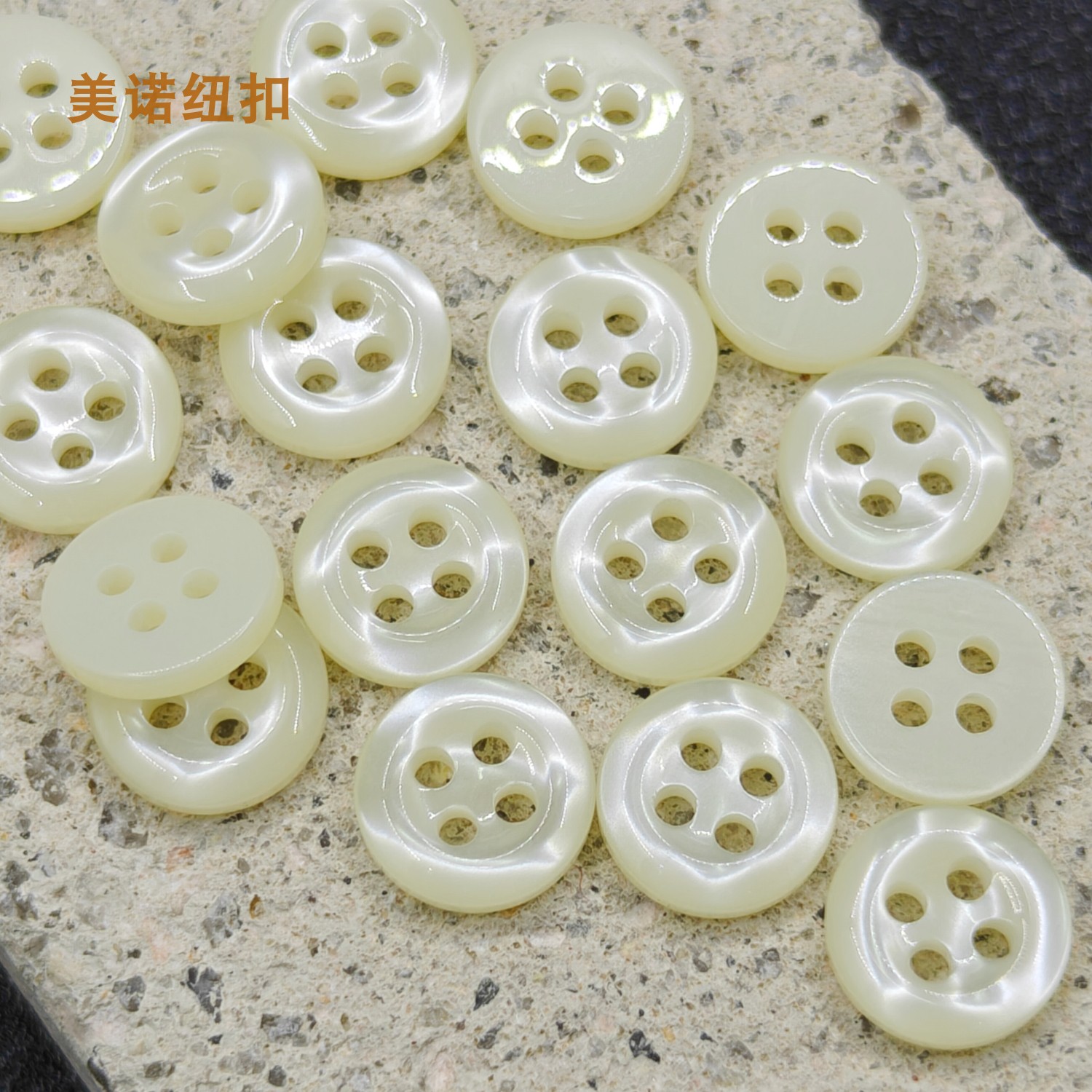 米色仿贝衬衫扣子厂家直销图片